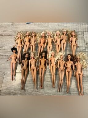 Lot of 16 Nude Barbie Dolls